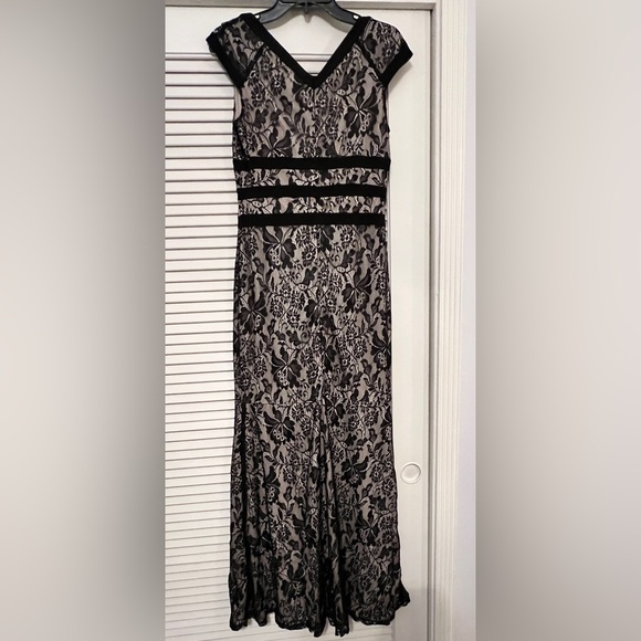 Melrose Women’s Trumpet Evening Gown in Nude/Black Lace Overlay Size 6 - Picture 4 of 13